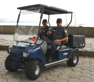 Carro eltrico da PM, usado exclusivamente no policiamento da Urca.